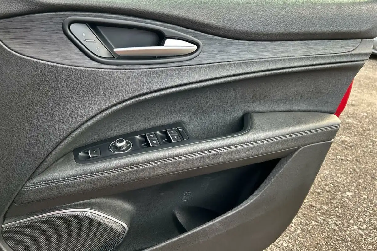 2020-alfa-romeo-stelvio-20-nero-edizione-big-15