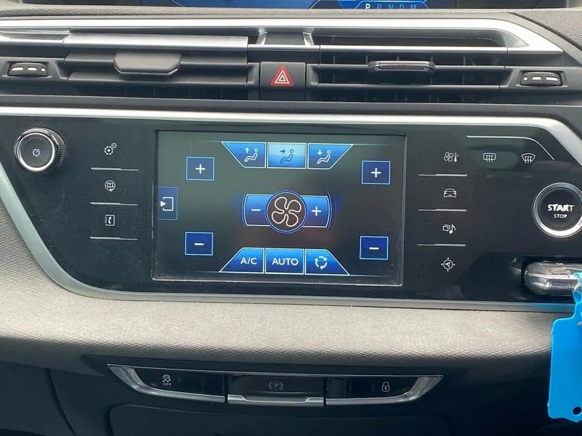 2015-citroen-grand-c4-picasso-16bluehdi-exclusive-eat6-big-21