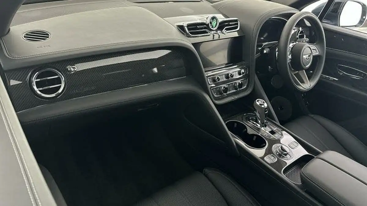 2025-bentley-bentayga-40-v8-extended-wheelbase-azure-big-3
