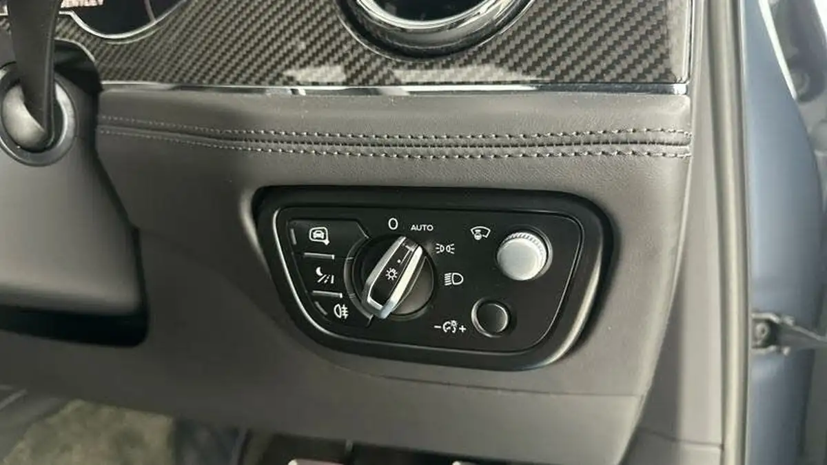 2025-bentley-bentayga-40-v8-extended-wheelbase-azure-big-51