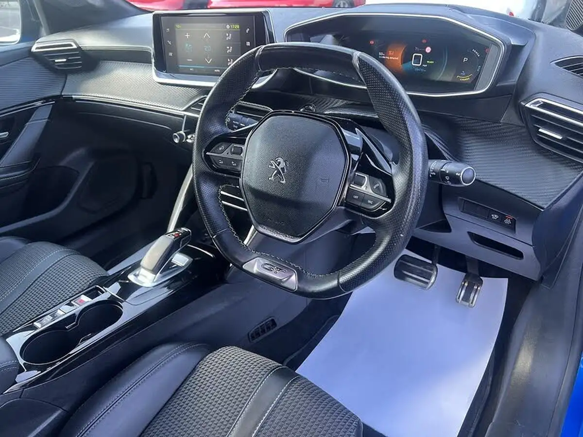 2020-peugeot-208-e-gt-line-big-11