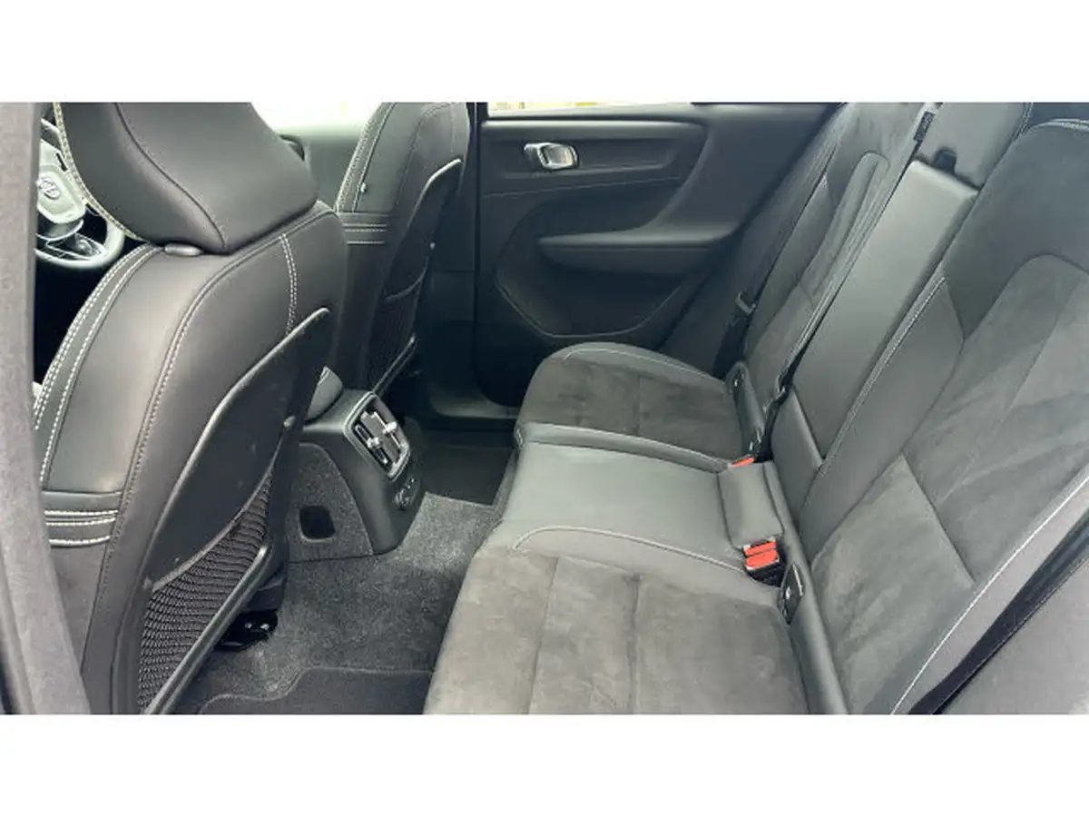 2023-volvo-xc40-15-t5-ultimate-dark-big-32