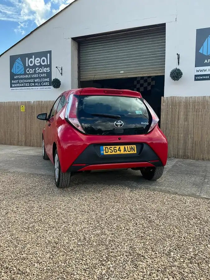 2015-toyota-aygo-10-vvt-i-x-3d-big-6