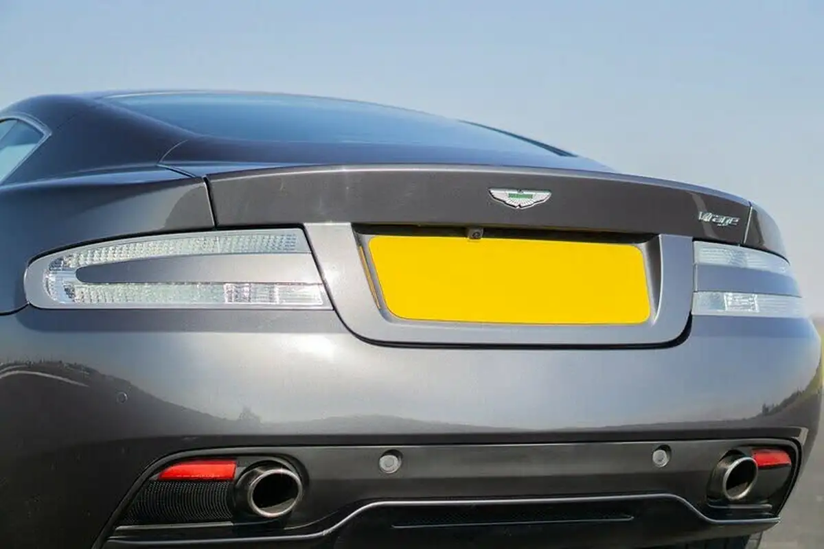 2012-aston-martin-virage-60-big-10