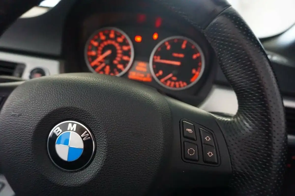 2012-bmw-3-series-20td-320d-m-sport-convertible-2d-big-29