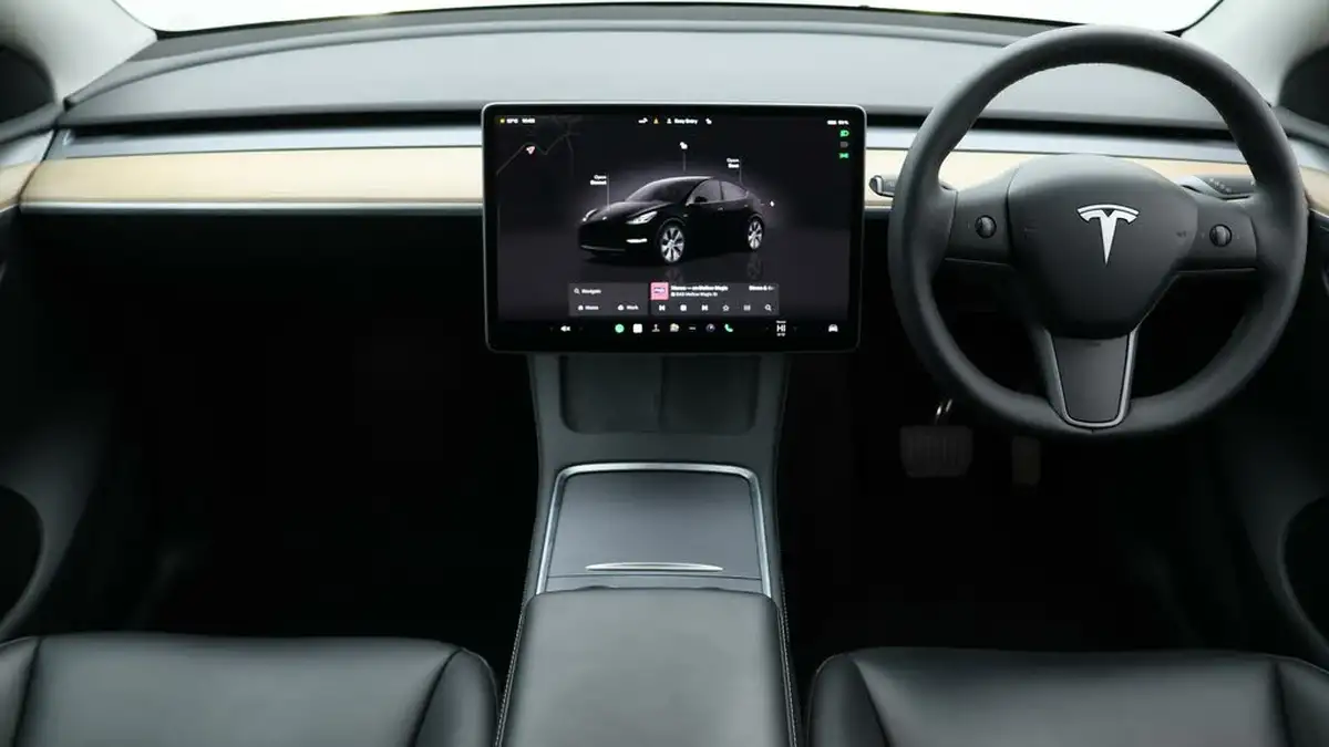 2022-tesla-model-y-e-long-range-big-13