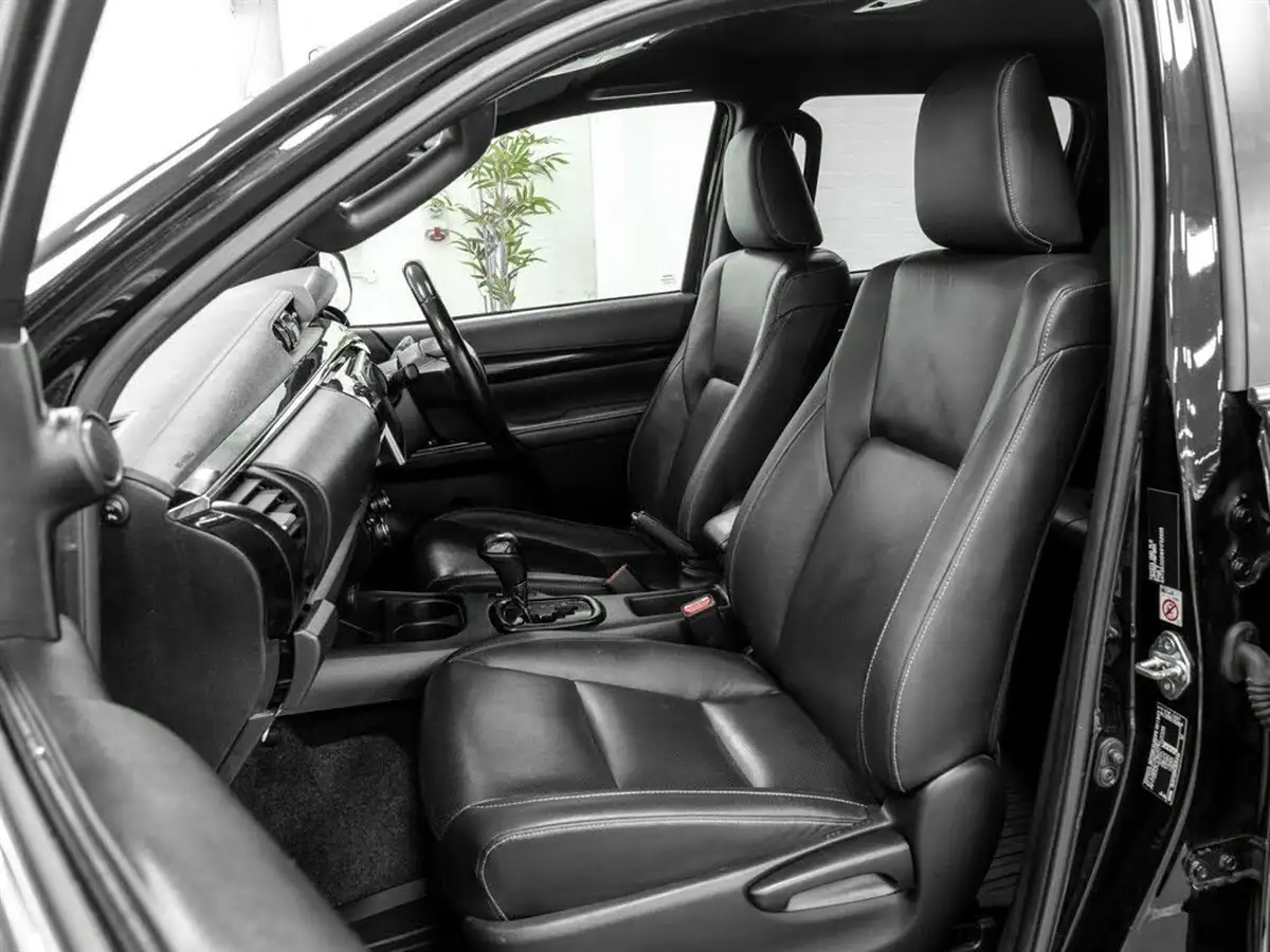 2018-toyota-hi-lux-24d-4d-invincible-at35-32t-auto-big-19