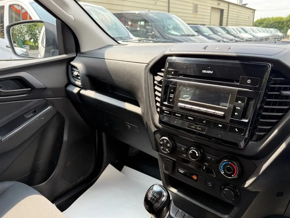2022-isuzu-d-max-19td-utility-4x4-double-pickup-big-19