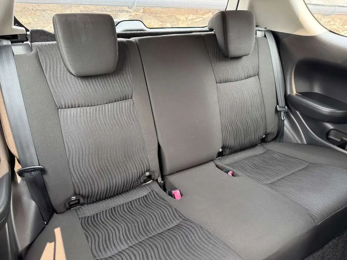 2011-suzuki-swift-12-sz3-3d-big-19