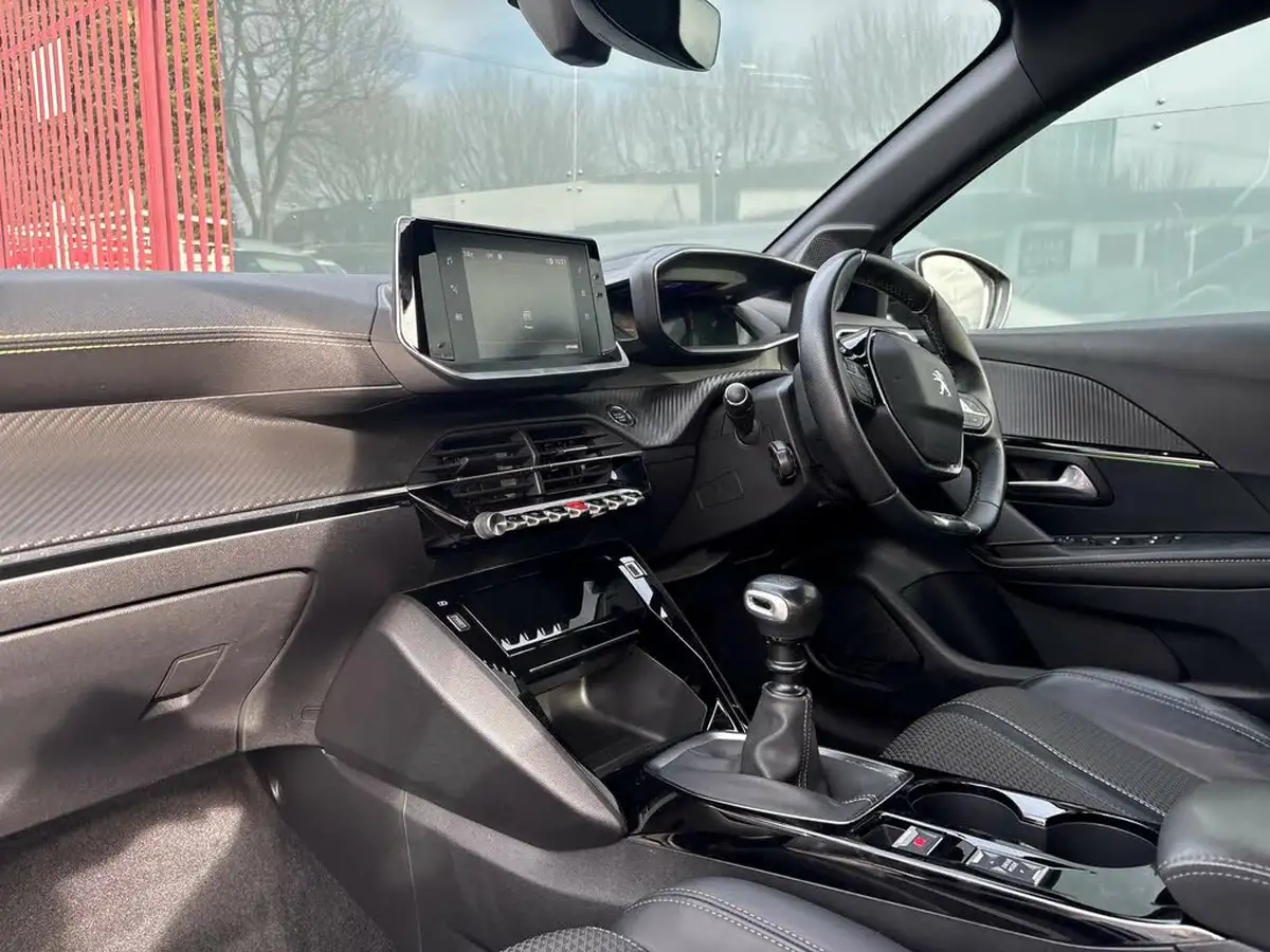 2020-peugeot-208-12-puretech-gt-line-100bhp-big-19