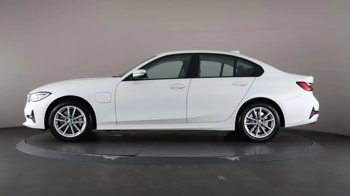 2021-bmw-3-series-20-330e-se-pro-saloon-4d-big-38