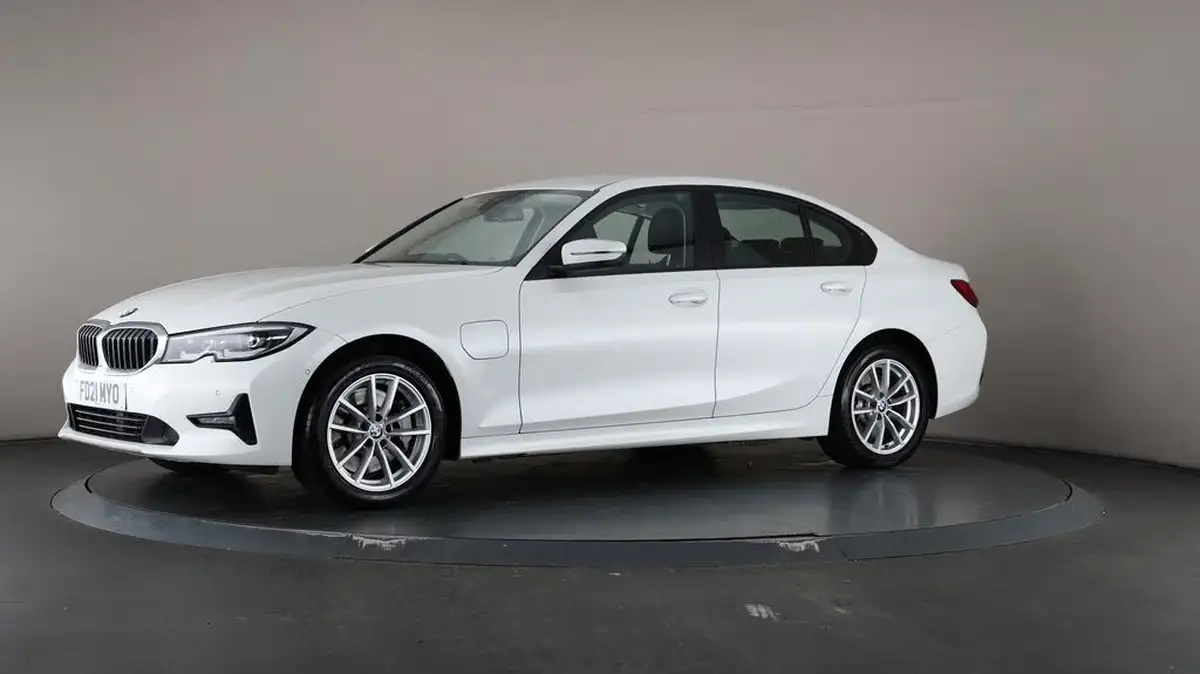 2021-bmw-3-series-20-330e-se-pro-saloon-4d-big-42