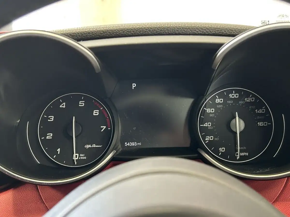 2018-alfa-romeo-giulia-20-veloce-big-39