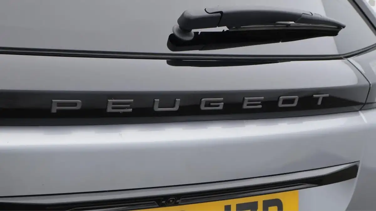 2023-peugeot-2008-suv-big-21