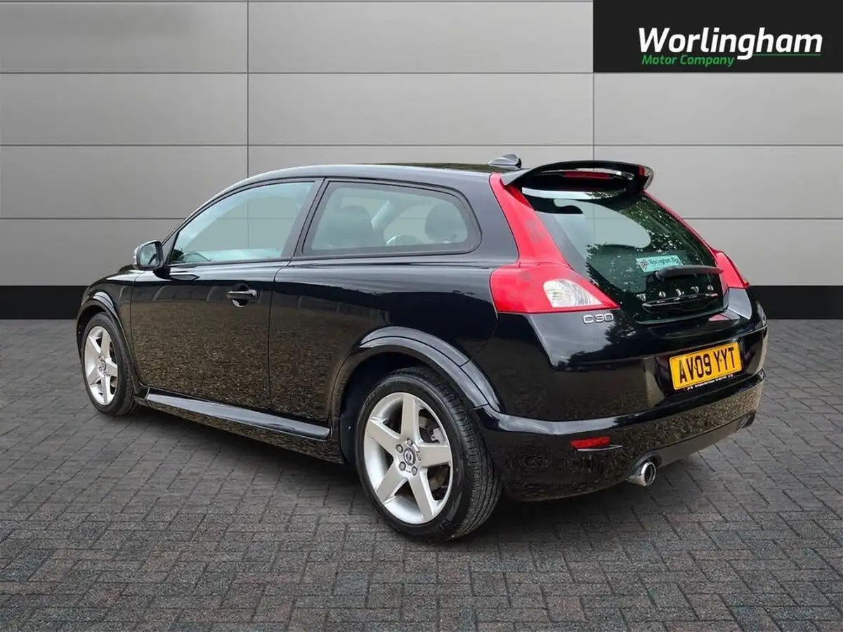 2009-volvo-c30-16-r-design-big-4