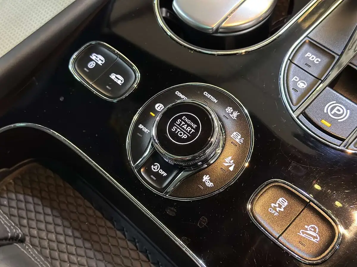 2016-bentley-bentayga-60-w12-big-70