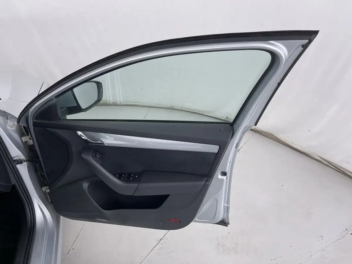 2015-skoda-octavia-20tdi-se-estate-big-28