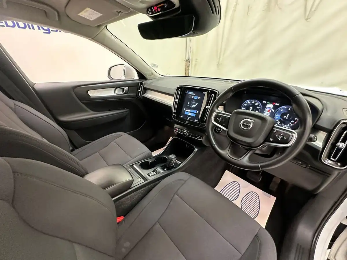 2020-volvo-xc40-20td-d3-momentum-geartronic-big-13