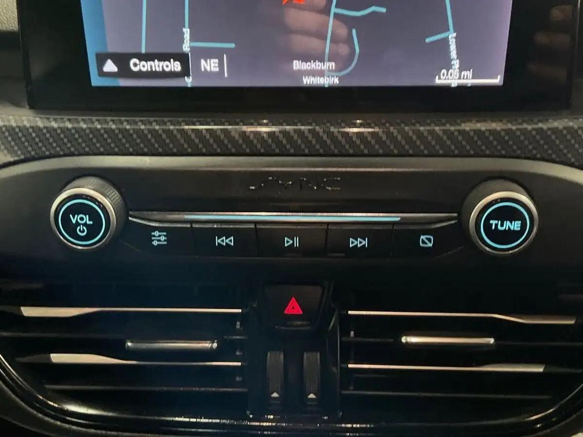 2019-ford-focus-15t-st-line-x-182ps-hatchback-big-43