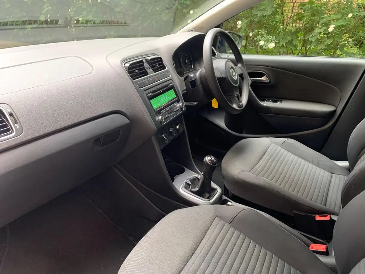 2012-volkswagen-polo-12-match-60ps-5d-big-15