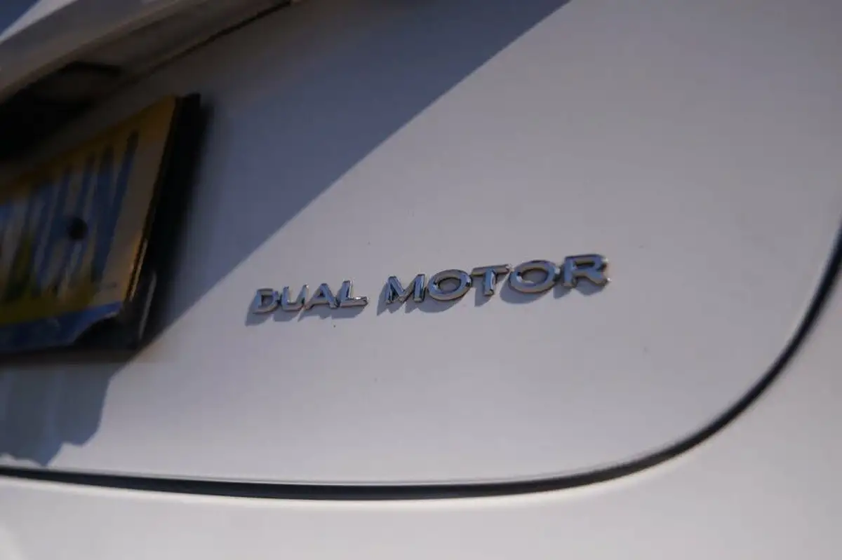 2020-tesla-model-3-e-long-range-big-41