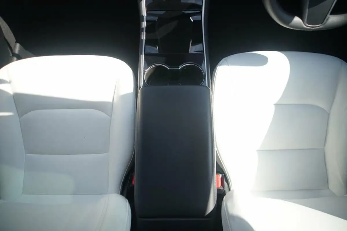 2020-tesla-model-3-e-long-range-big-17