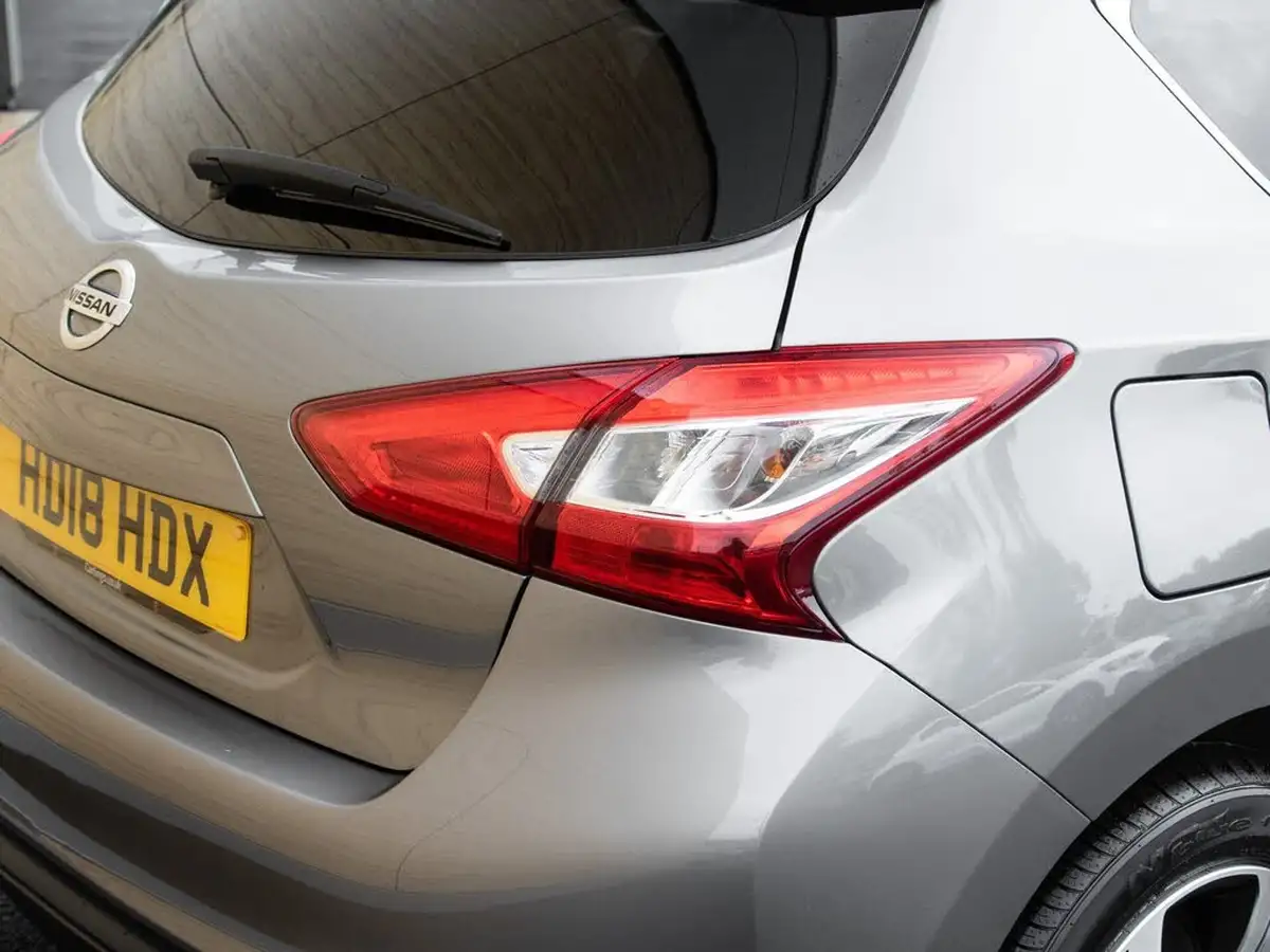 2018-nissan-pulsar-12-dig-t-acenta-big-8