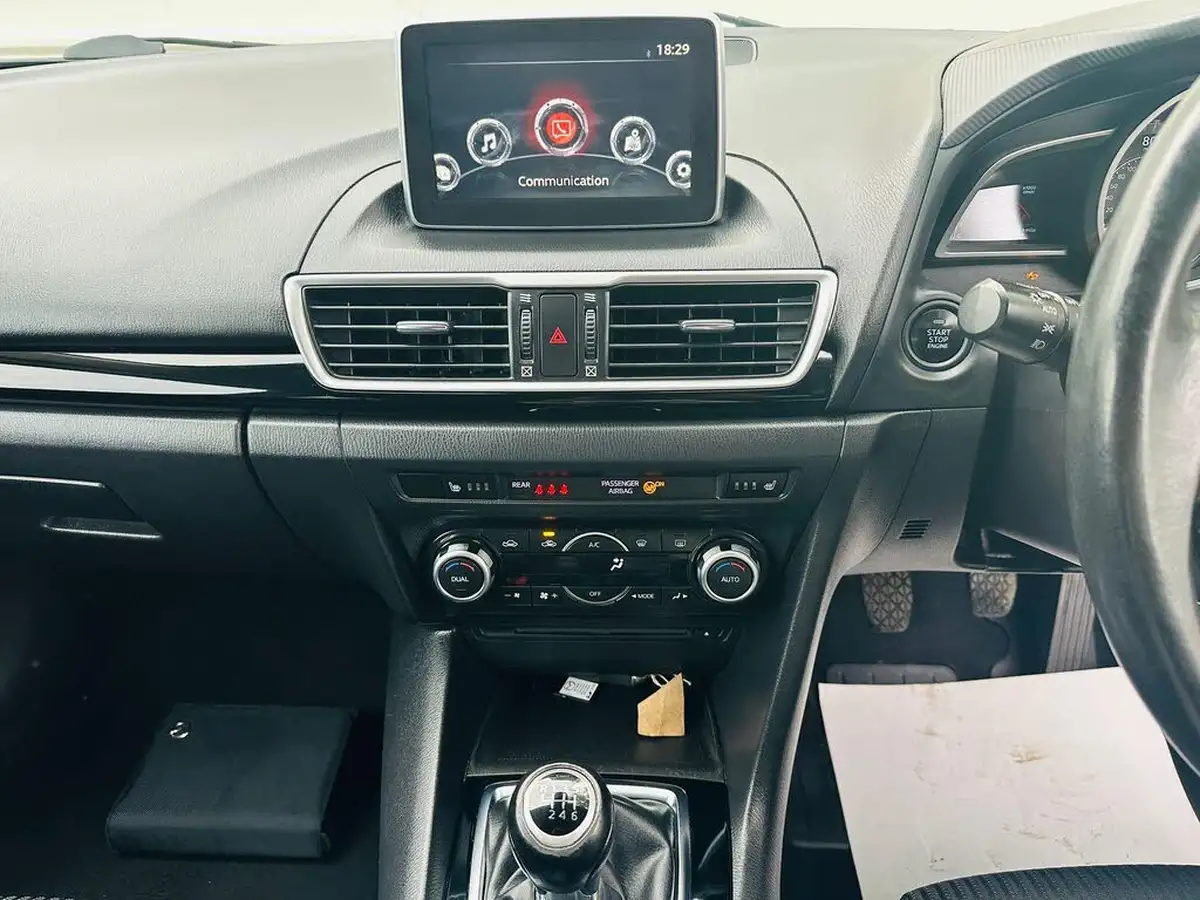 2015-mazda-mazda3-20-se-l-nav-hatchback-5d-big-49