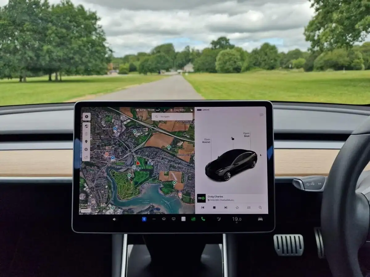 2019-tesla-model-3-e-4x4-performance-pack-big-11