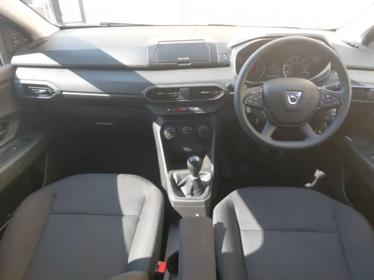 2022-dacia-sandero-10-sce-essential-big-2