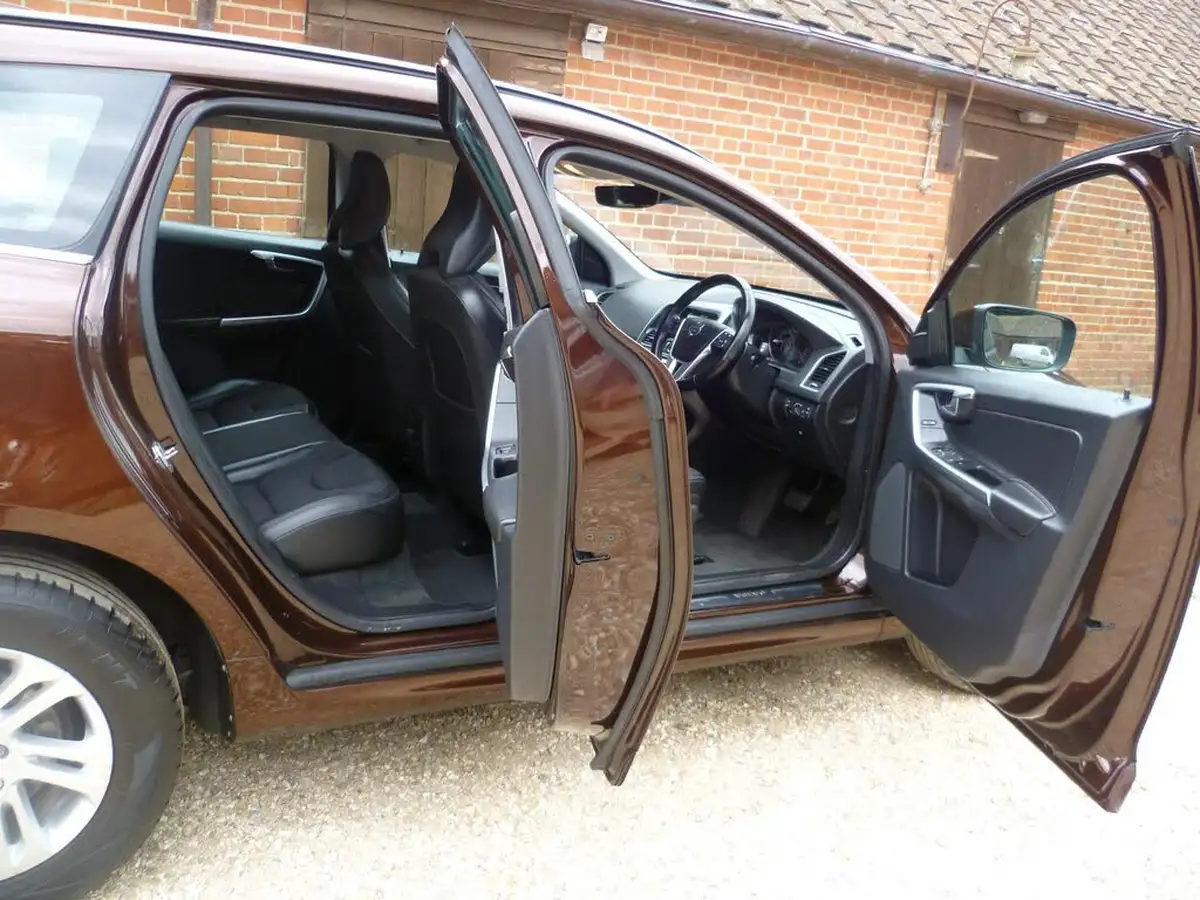 2016-volvo-xc60-20td-d4-se-nav-geartronic-big-50