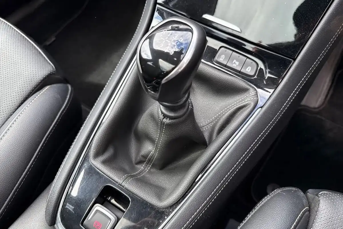 2019-vauxhall-grandland-x-12-elite-nav-big-22