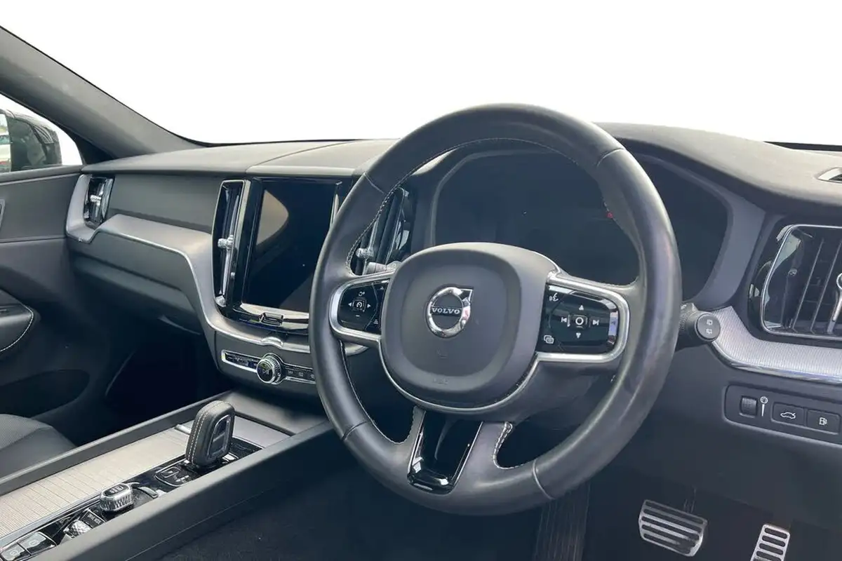 2021-volvo-xc60-20-t6-r-design-340bhp-big-9