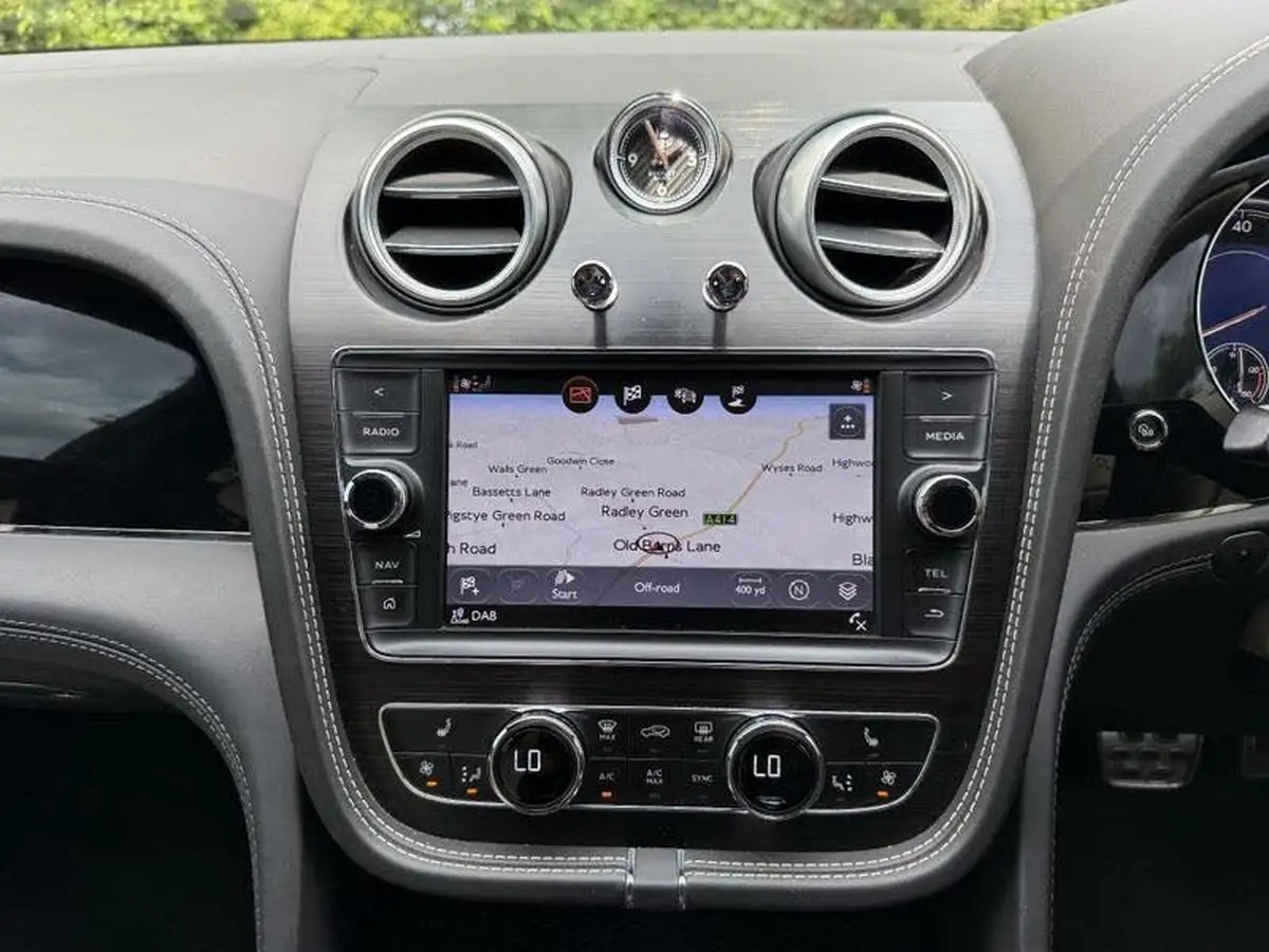 2018-bentley-bentayga-40-v8-big-7