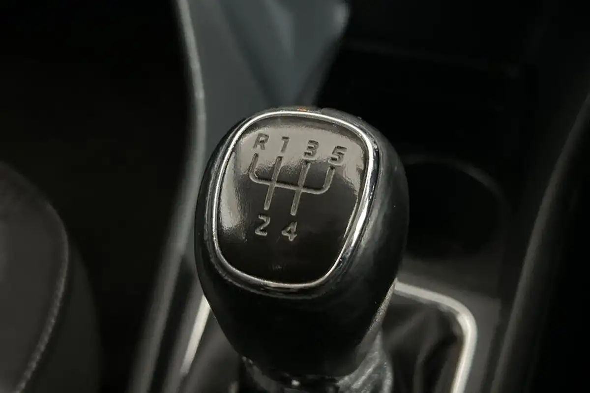 2015-skoda-rapid-spaceback-16tdi-se-tech-105ps-1598cc-big-20