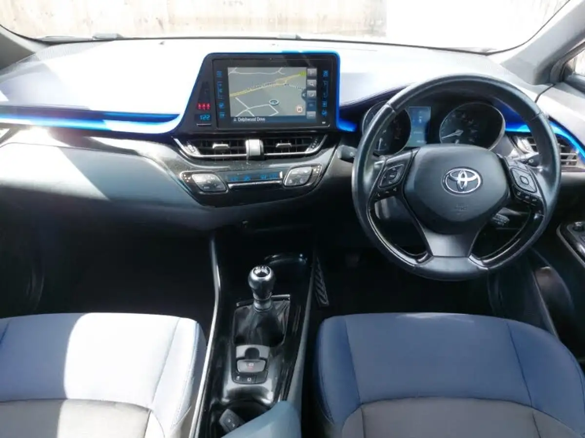 2017-toyota-c-hr-12-dynamic-big-2