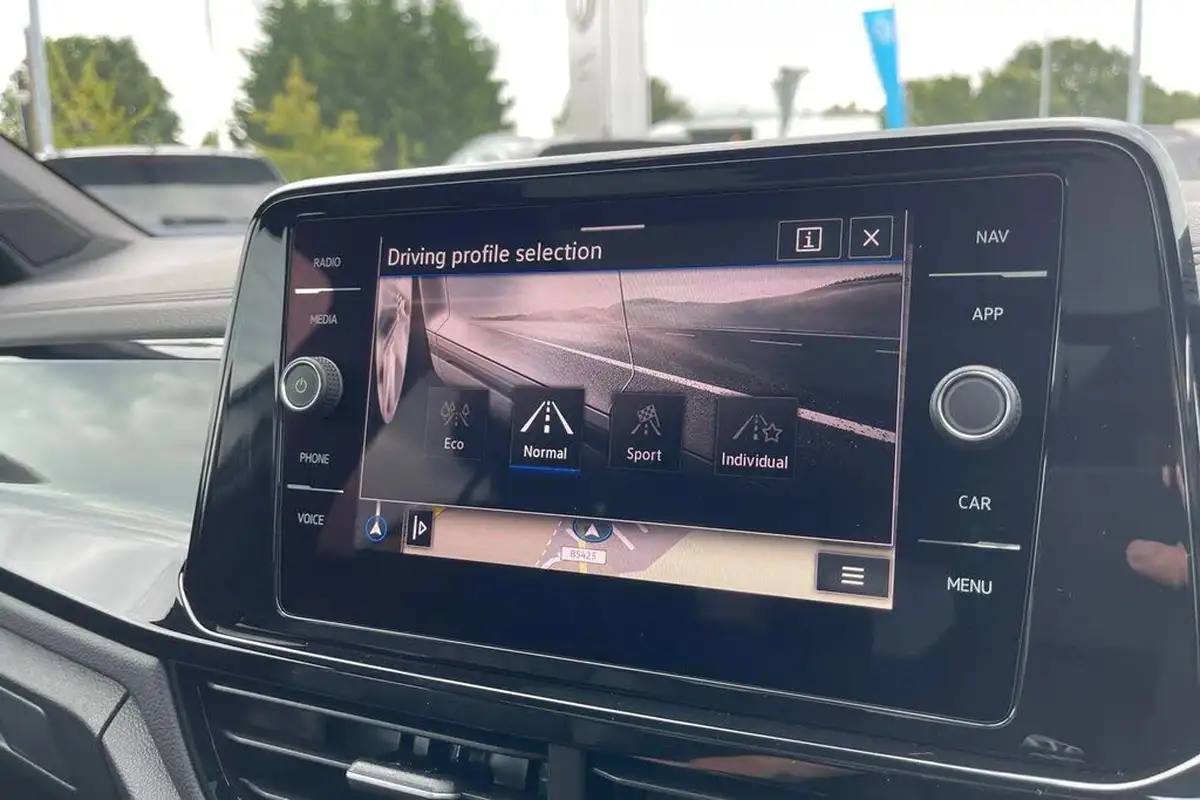 2025-volkswagen-t-roc-20tdi-r-line-4motion-big-44