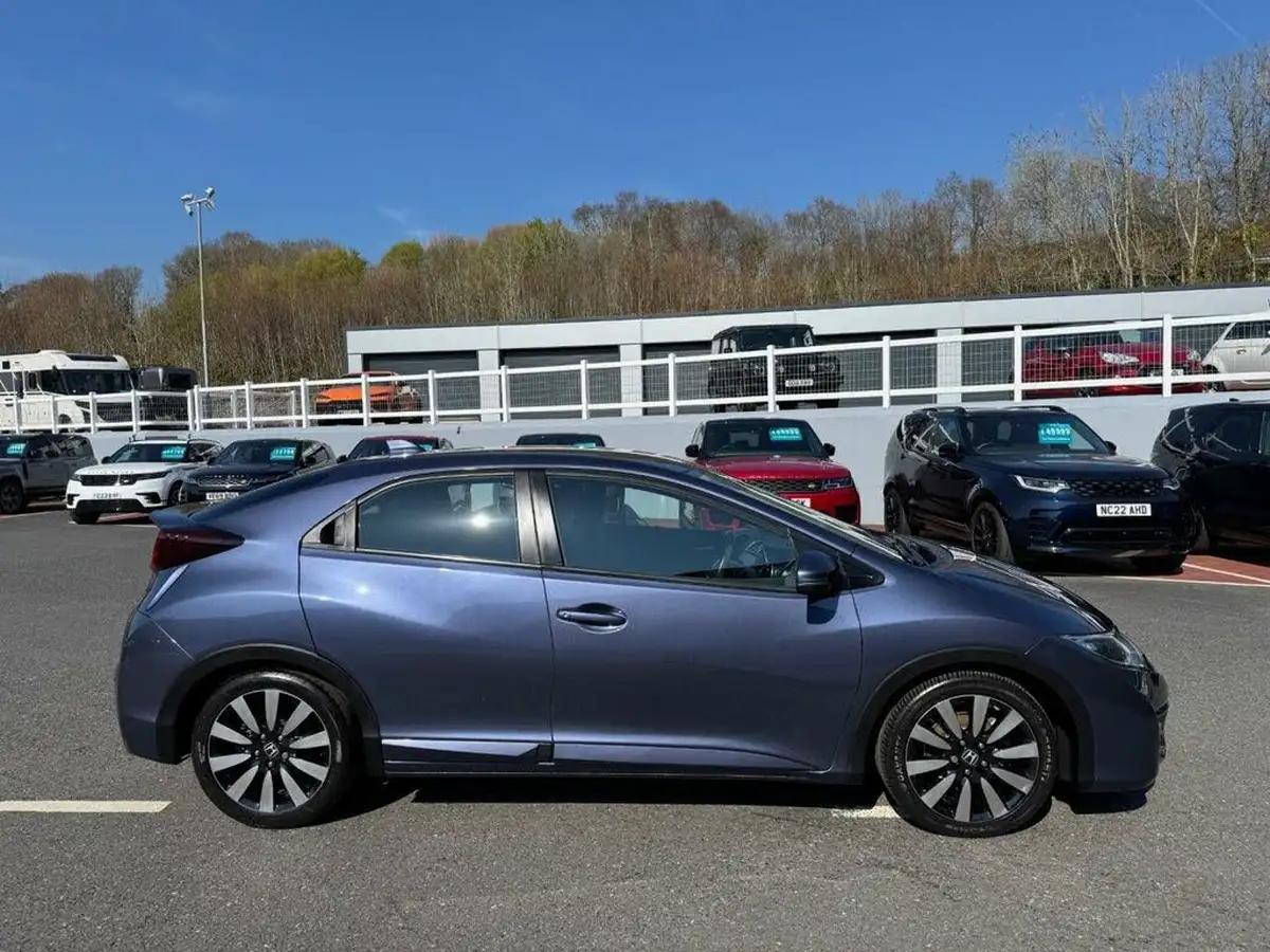 2015-honda-civic-18-se-plus-honda-connect-with-navi-hatchback-big-7
