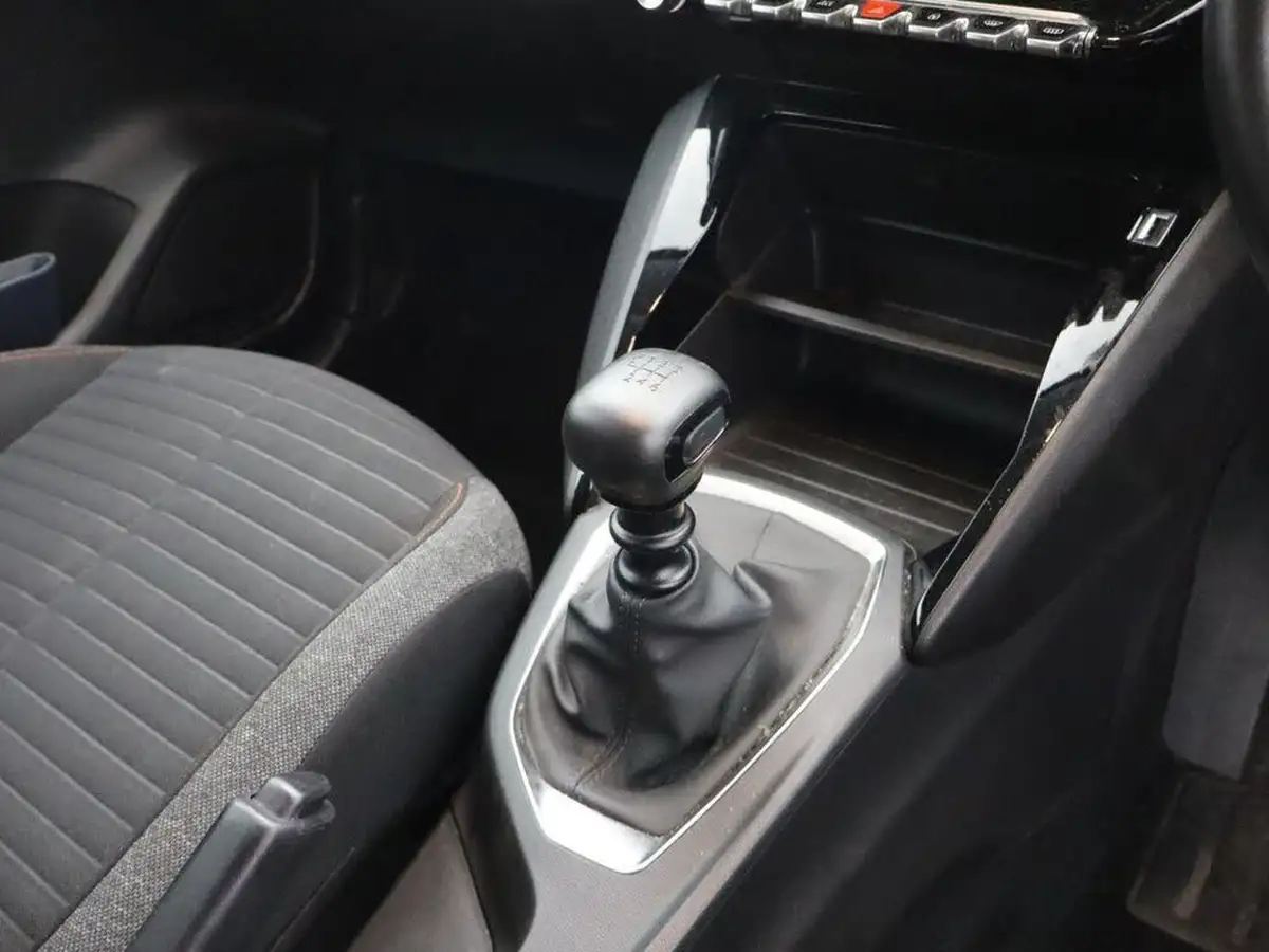 2020-peugeot-208-12-puretech-active-100bhp-big-21