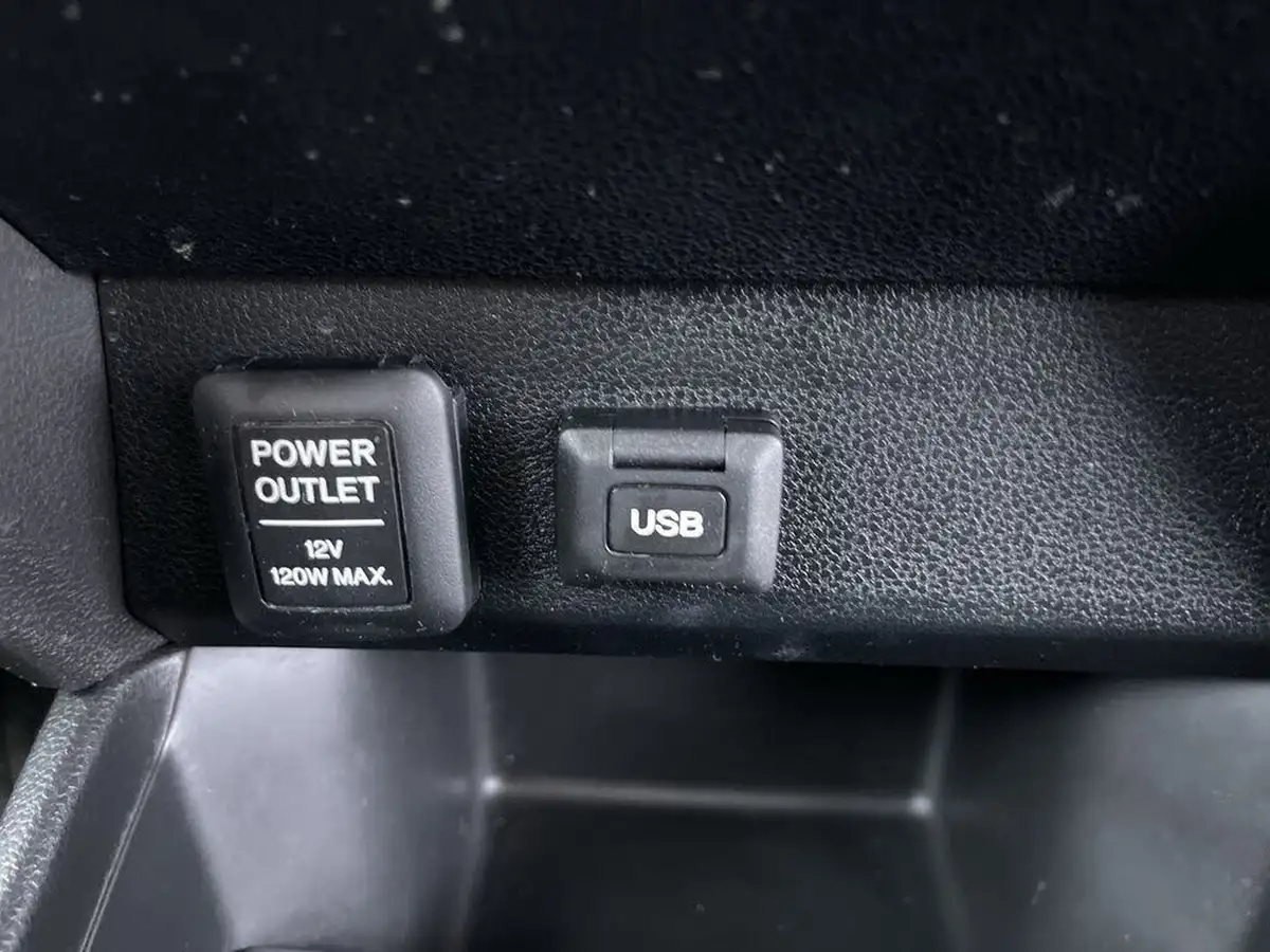 2013-honda-jazz-14-es-plus-big-43