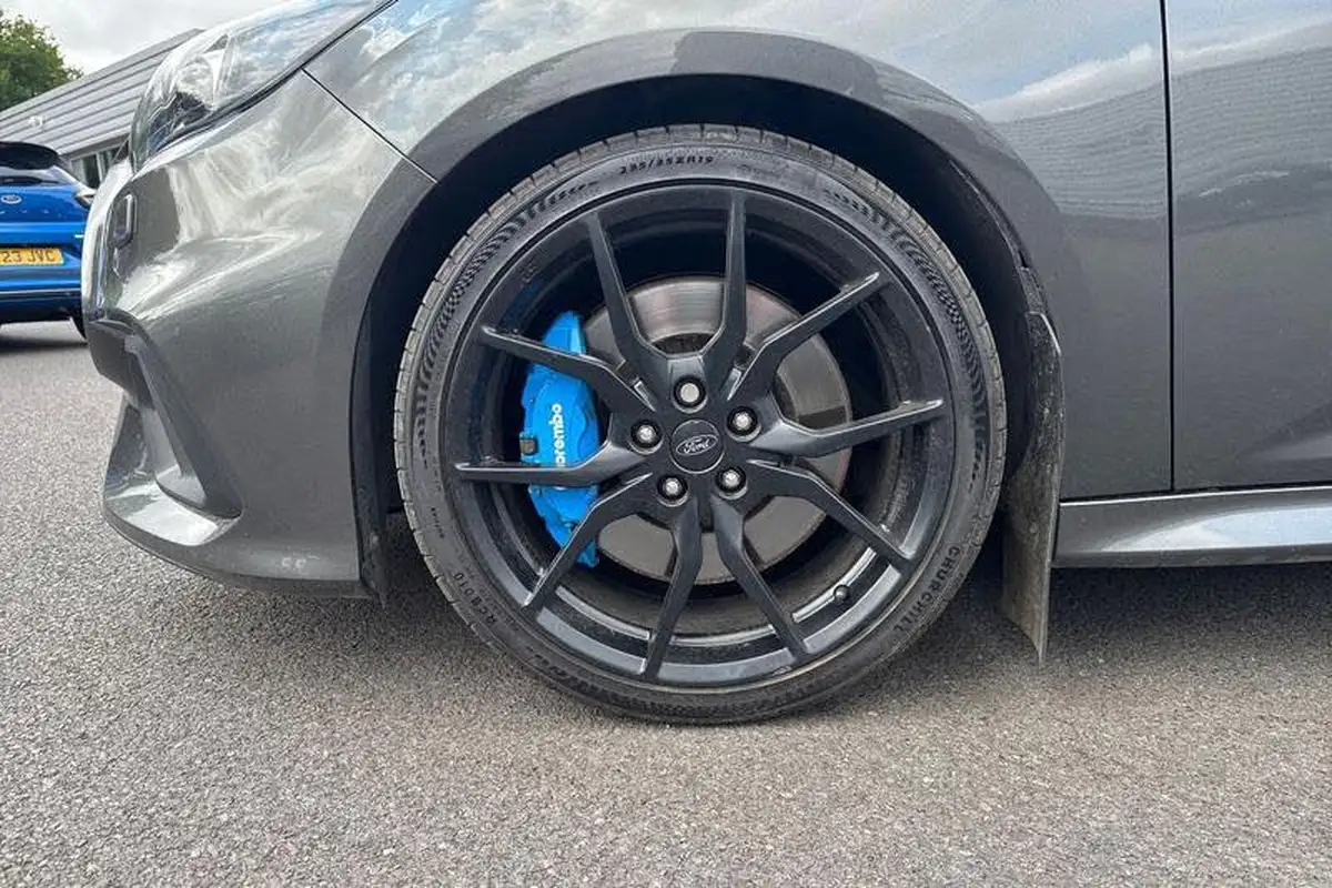 2018-ford-focus-23-rs-big-7