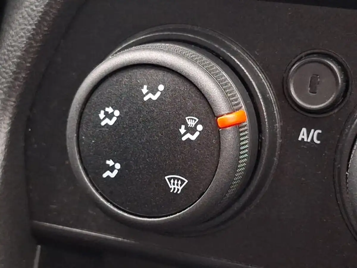 2021-dacia-sandero-10-sce-essential-big-18