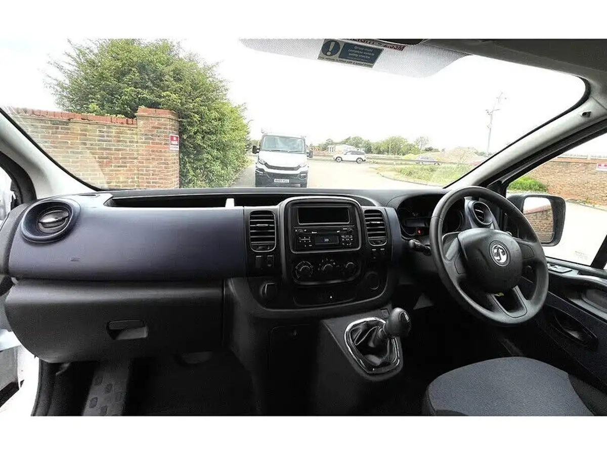 2016-vauxhall-vivaro-16cdti-2900-ecoflex-l1h1-90ps-panel-van-big-32