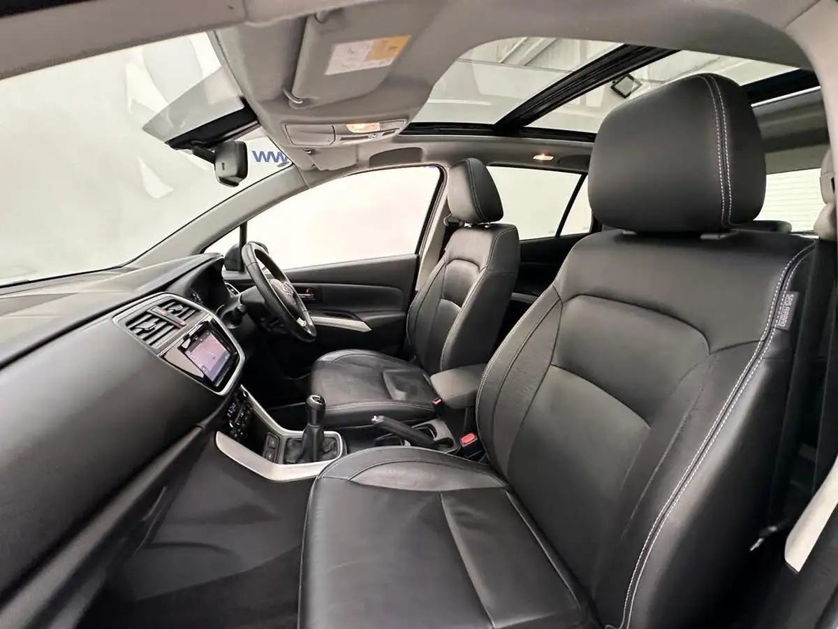 2016-suzuki-s-cross-16-sz5-big-23