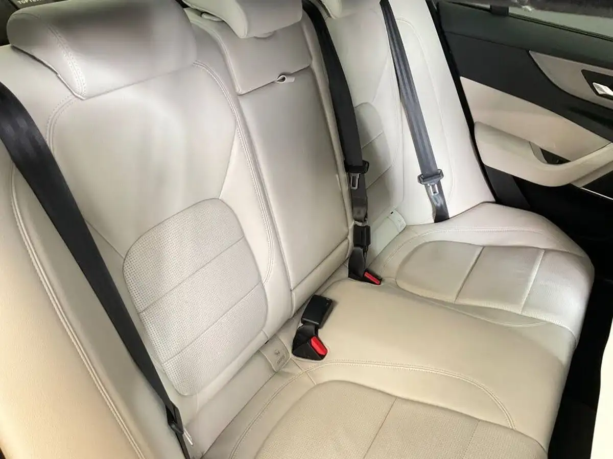 2019-jaguar-xe-20i-r-dynamic-s-250ps-big-24