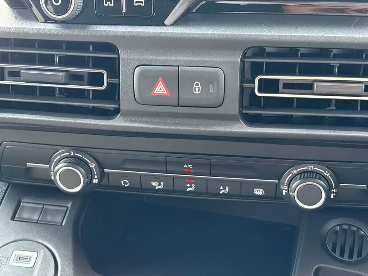 2024-vauxhall-combo-15cdti-prime-xl-100pseu6e-panel-big-26