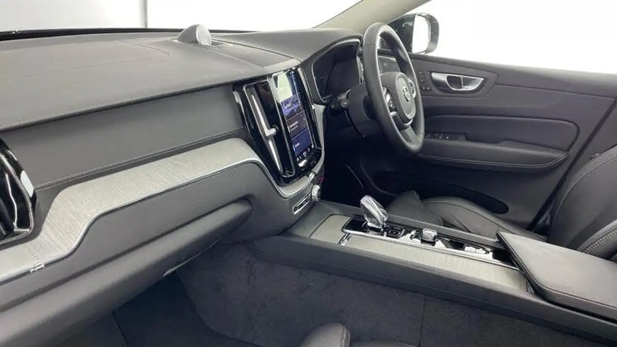2024-volvo-xc60-20-t8-ultimate-dark-big-1