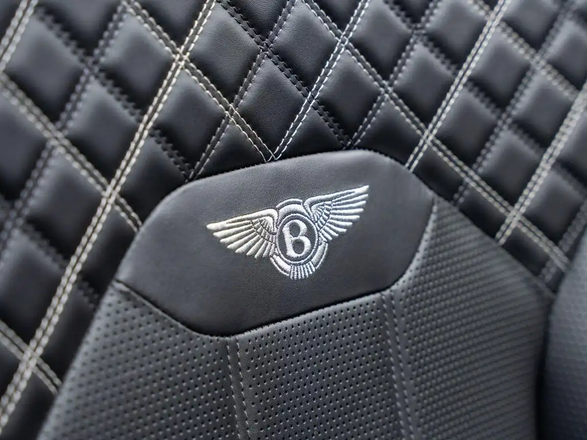 2019-bentley-bentayga-40-v8-big-41