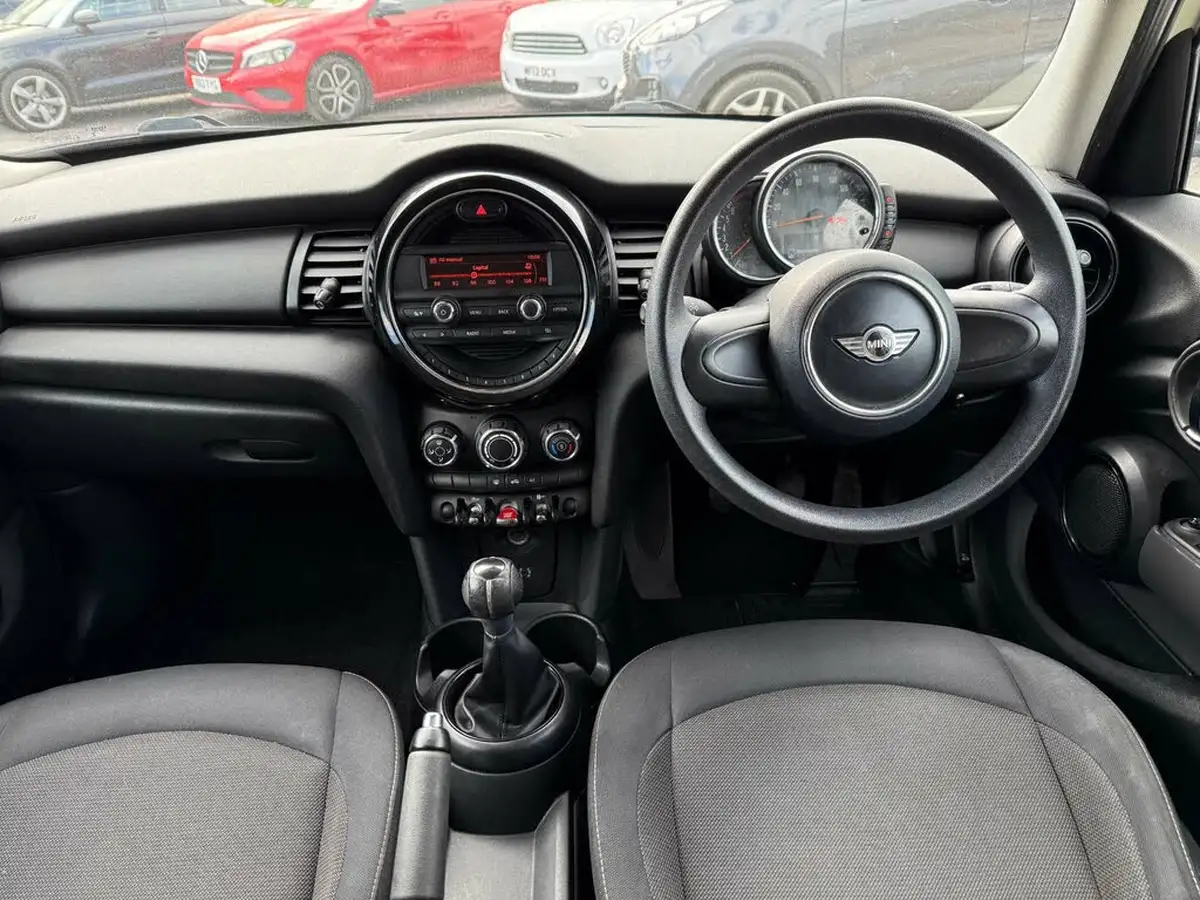 2015-mini-cooper-12-one-ss-5d-big-38
