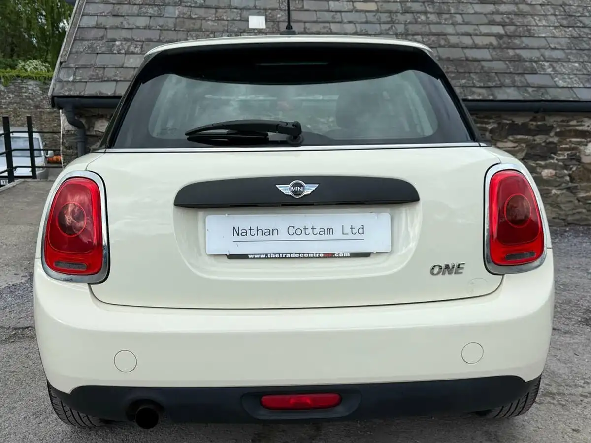 2015-mini-cooper-12-one-ss-5d-big-14
